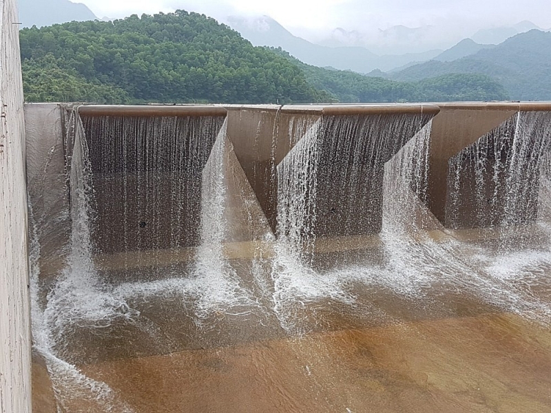 ho yen trung quang ninh du lich ho tren nui