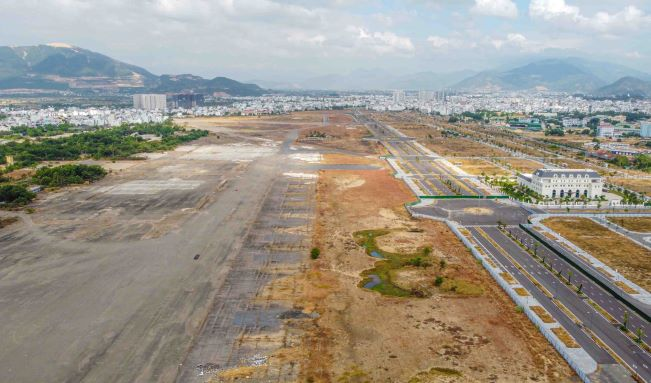 toan canh dat san bay nha trang cu chuan bi dau gia