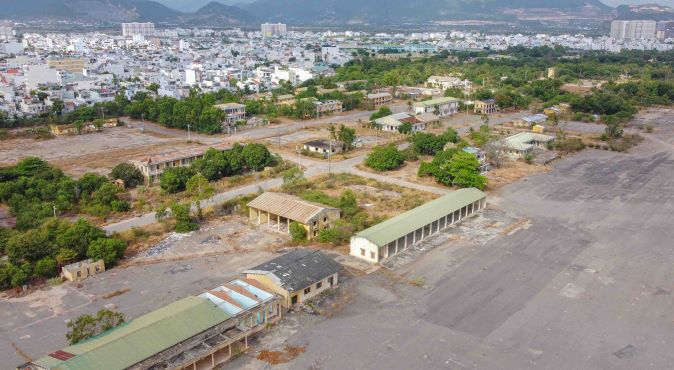 toan canh dat san bay nha trang cu chuan bi dau gia