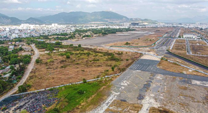 toan canh dat san bay nha trang cu chuan bi dau gia