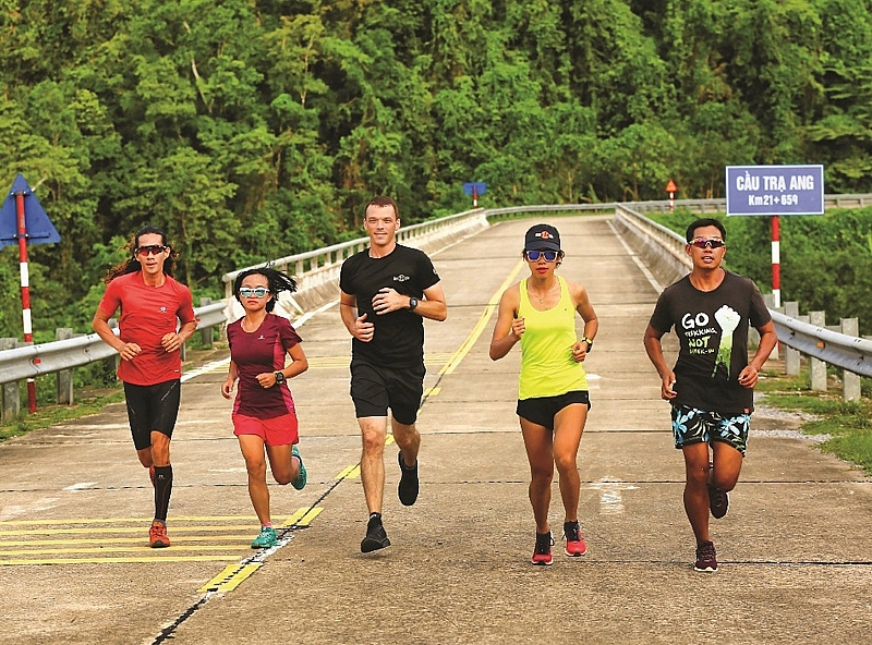 sap dien ra giai marathon kham pha quang binh