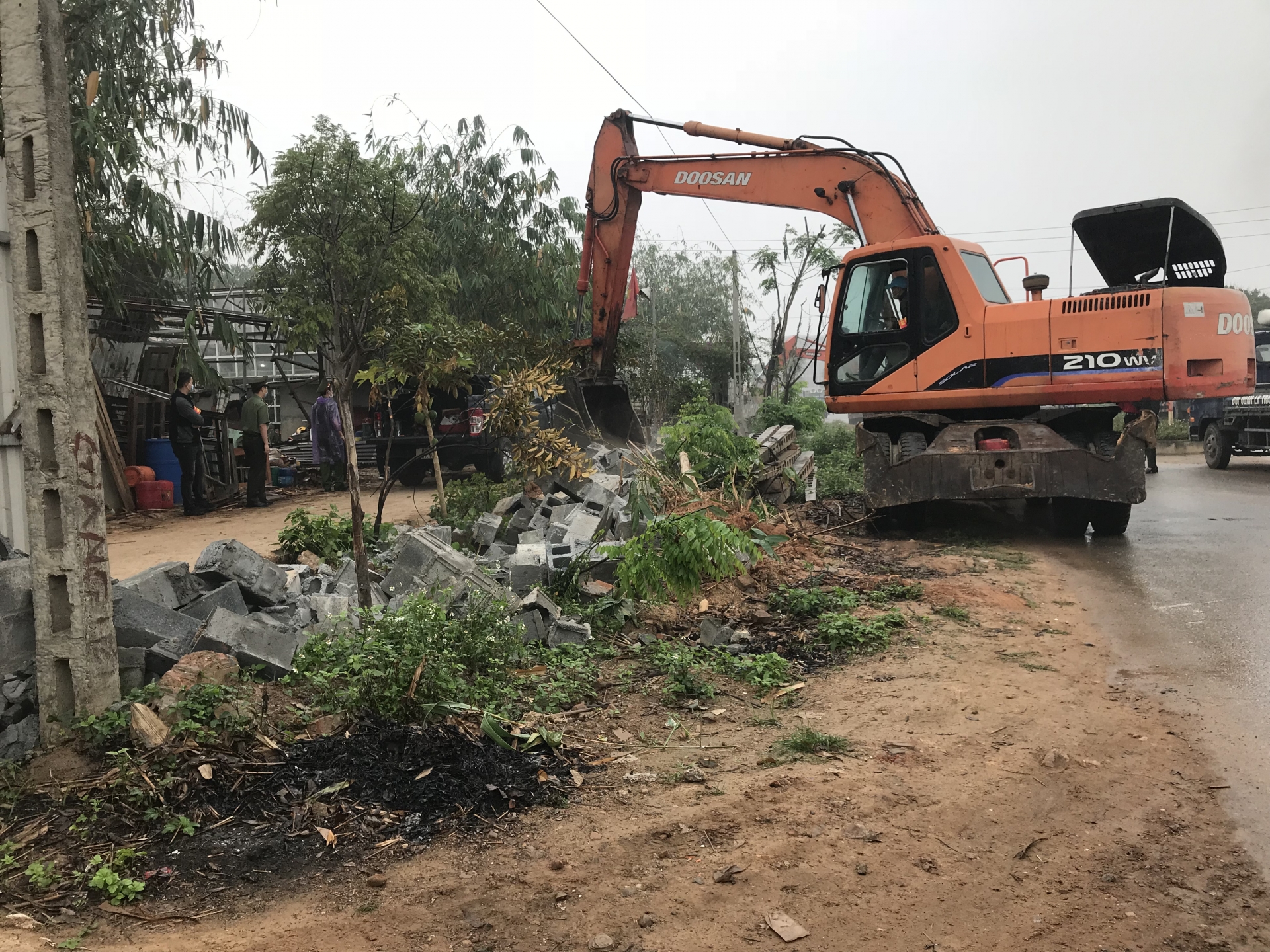 Vĩnh Yên (Vĩnh Phúc): Tổ chức cưỡng chế các trường hợp vi phạm lấn chiếm đất tại thôn Tấm