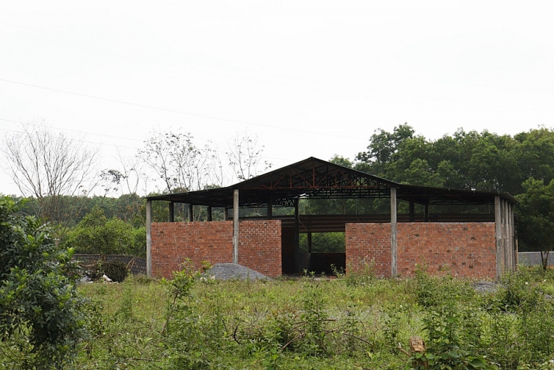 quang binh no ro cong trinh vi pham cho den bu tren tuyen cao toc bac nam