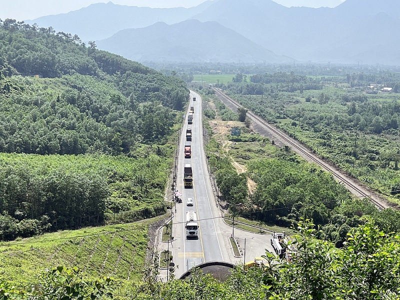 dam bao an toan giao thong va thong suot cac phuong tien luu thong qua ham phuoc tuong