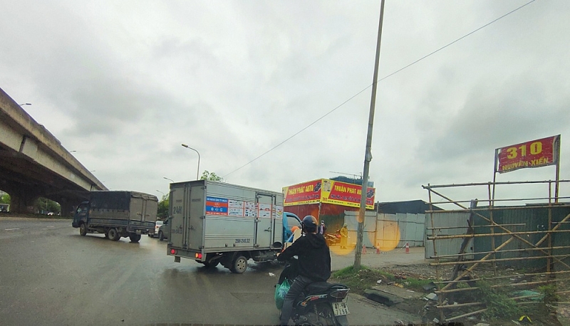 ha noi nhieu vi pham trat tu do thi tren duong nguyen xien