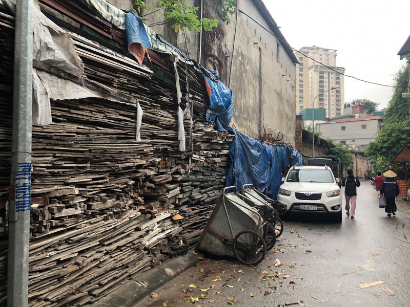 hai ba trung ha noi vat lieu xay dung nuot duong di cua nguoi dan