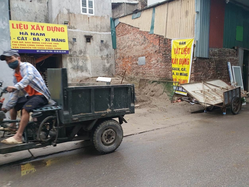 hai ba trung ha noi vat lieu xay dung nuot duong di cua nguoi dan