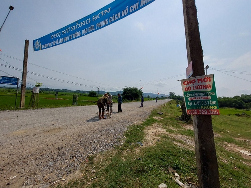 nghe an ubnd huyen do luong no tien nha thau 10 nam khien tuyen duong tranh lu do dang