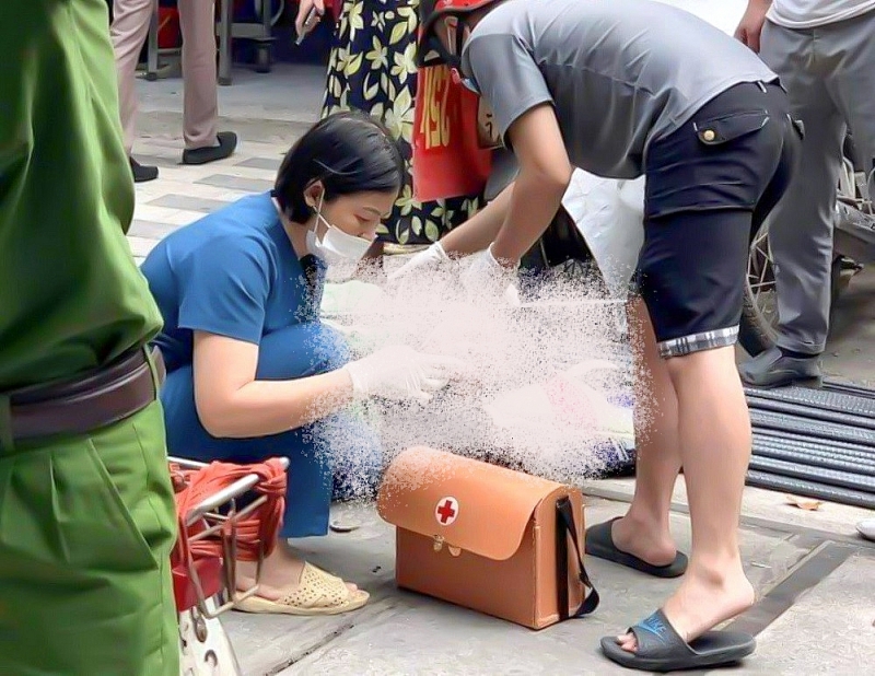 ha noi di qua cong trinh dang thi cong tai xe bi thanh sat vang trung dau