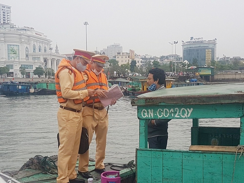 ha long quang ninh phuong tien giao thong duong thuy hoat dong tro lai sau cach ly chong dich