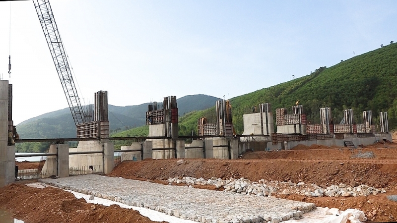 quang binh dam bao tien do cong trinh sua chua de ke bien va thuy loi