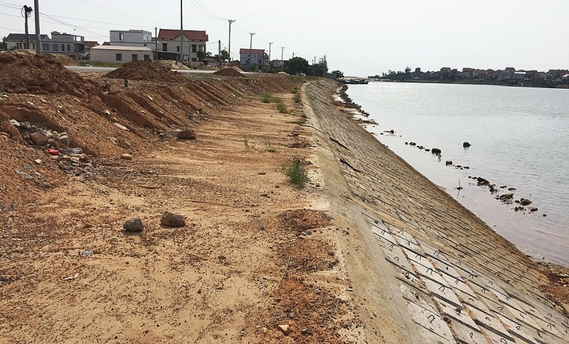 quang binh dam bao tien do cong trinh sua chua de ke bien va thuy loi