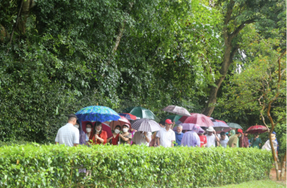 nghe an hang van du khach ve tham que bac trong dip nghi le