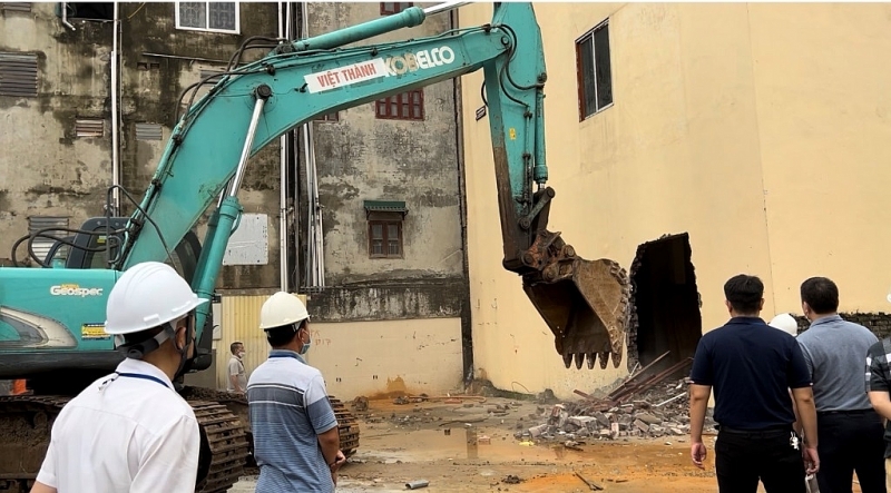 dong da ha noi pha do cong trinh vi pham trat tu xay dung tai so 84 duong lang