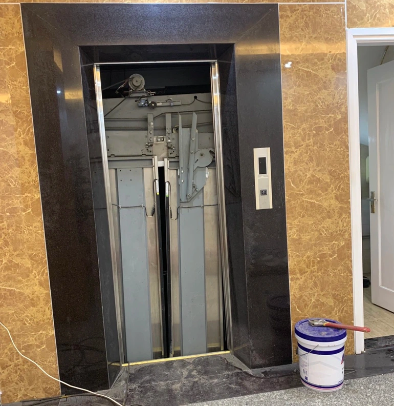 Hà Nội: Rơi thang máy tại tòa nhà 7 tầng, 2 người tử vong