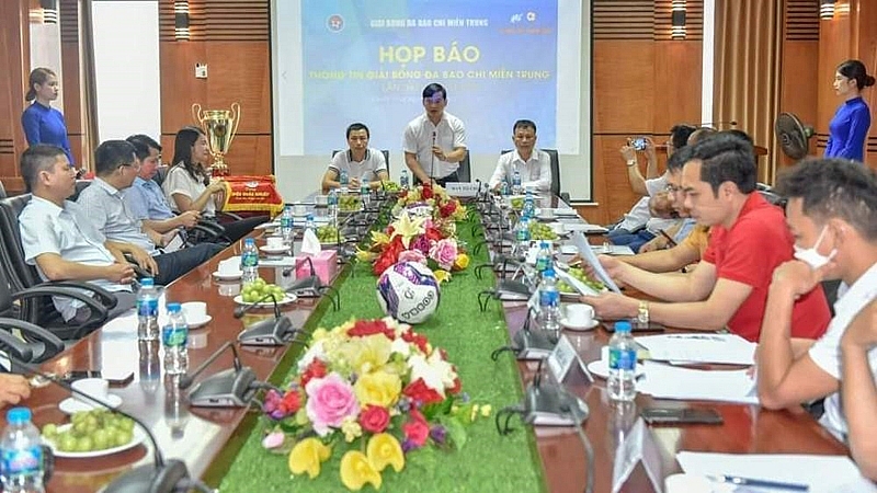 thanh hoa to chuc giai bong da bao chi mien trung lan thu viii