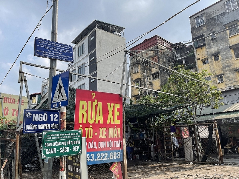 ha noi hang loat bai xe trai phep moc tren dat du an