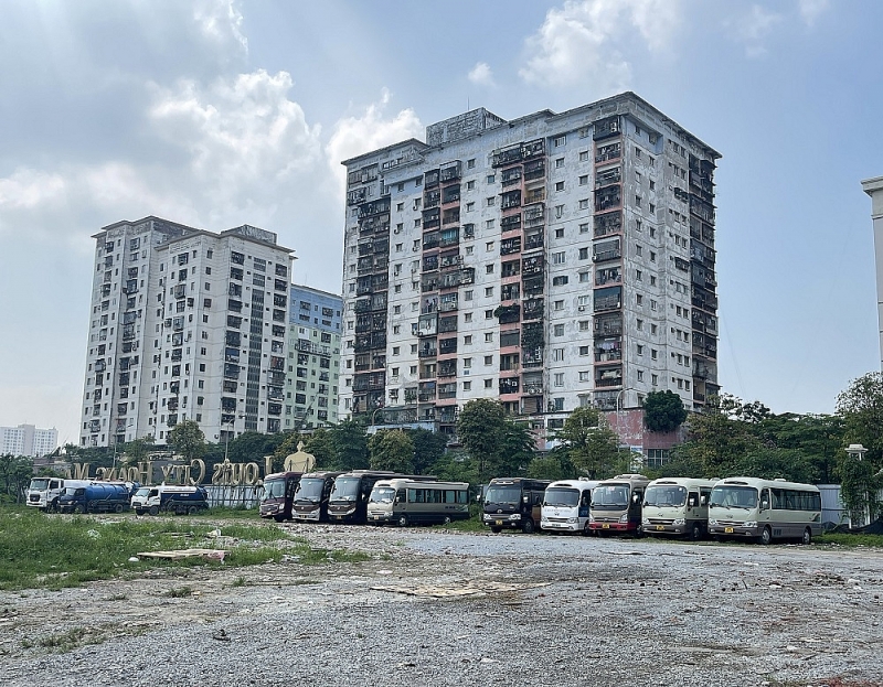 ha noi hang loat bai xe trai phep moc tren dat du an