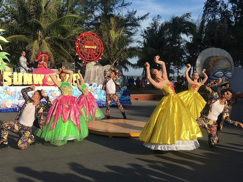 thanh hoa soi dong le hoi carnival sam son 2020