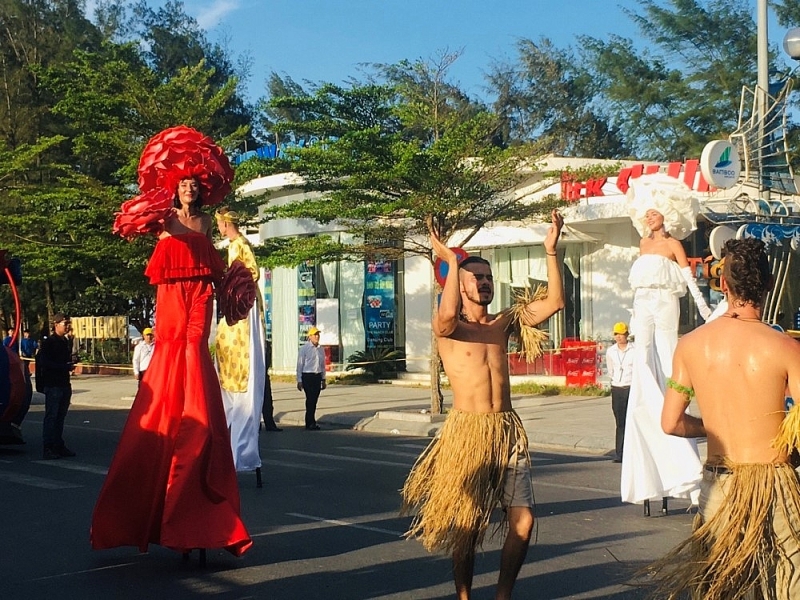 thanh hoa soi dong le hoi carnival sam son 2020