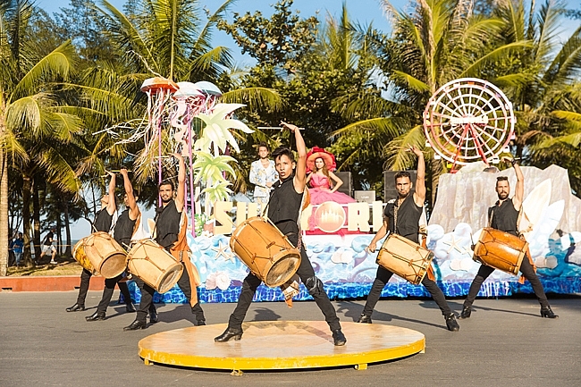 thanh hoa soi dong le hoi carnival sam son 2020