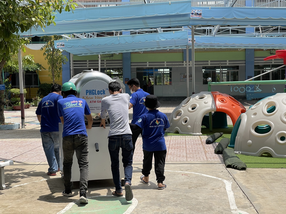 Thành phố Hồ Chí Minh: “ATM gạo” hoạt động trở lại, cùng người nghèo chống Covid-19