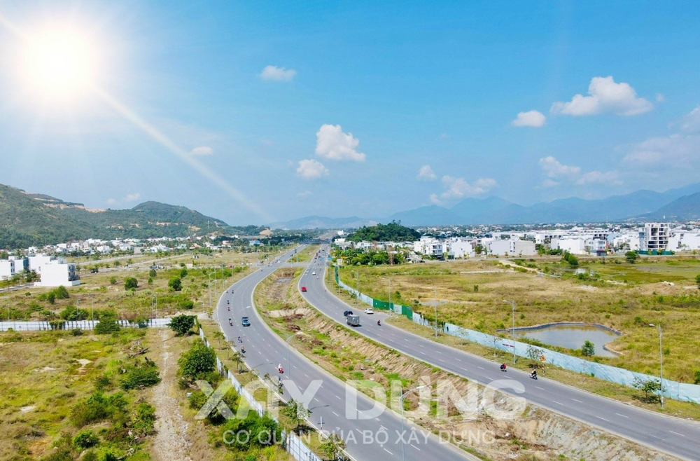 Khánh Hòa: Dự án san lấp và trồng cây xanh đường Võ Nguyên Giáp “gọt chân cho vừa giày”