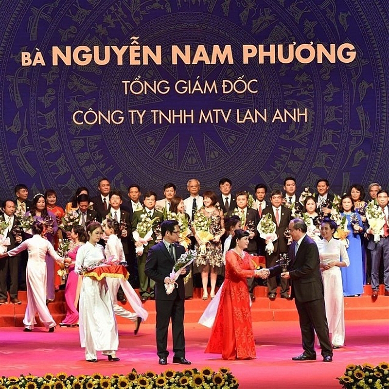 bong hong vang nguyen nam phuong thanh cong den tu no luc