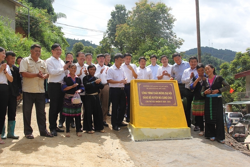 mu cang chai yen bai khanh thanh cac cong trinh chao mung dai hoi dang bo huyen lan thu xix