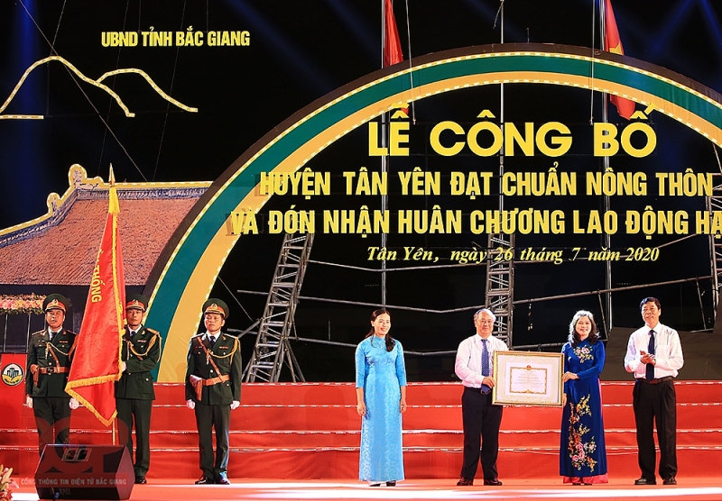 tan yen bac giang don nhan quyet dinh cong nhan dat chuan nong thon moi