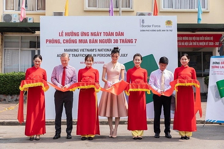 hoa hau luong thuy linh cung dai su quan anh tuyen truyen phong chong mua ban nguoi