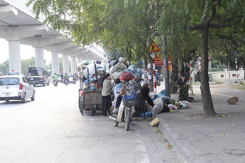 noi kho cua nguoi dan song gan bai rac nam son