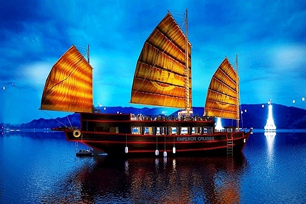 du thuyen emperor cruises tren vinh nha trang nhan giai thuong tripadvisor 2020