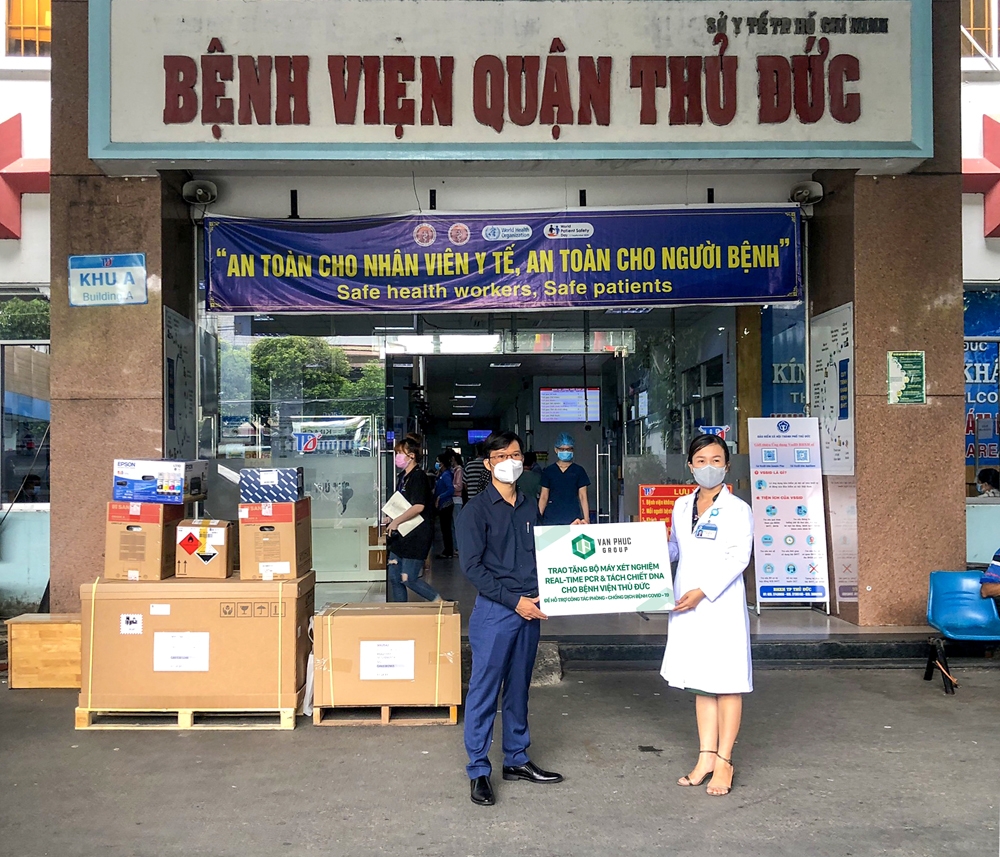 Van Phuc Group tặng hệ thống xét nghiệm Covid-19 cho hai bệnh viện tại thành phố Thủ Đức