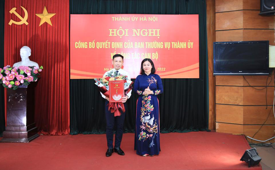 ha noi trao quyet dinh cong tac can bo tai bao ha noi moi va bao kinh te do thi