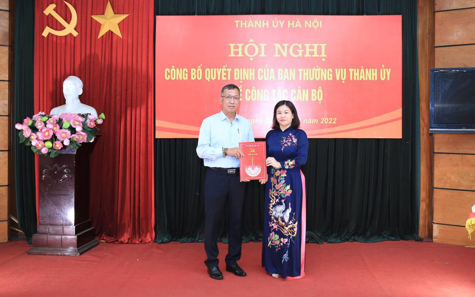 ha noi trao quyet dinh cong tac can bo tai bao ha noi moi va bao kinh te do thi