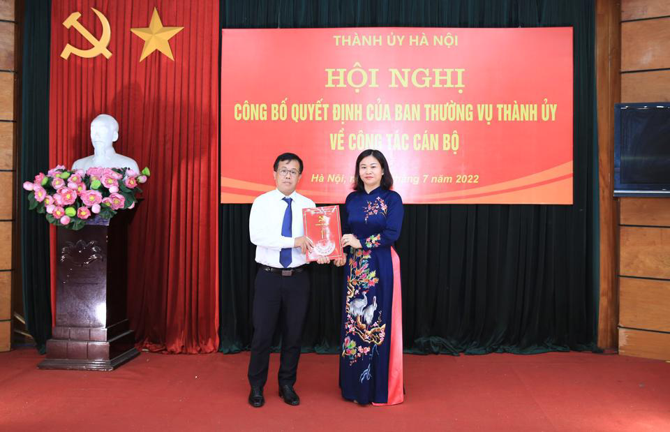 ha noi trao quyet dinh cong tac can bo tai bao ha noi moi va bao kinh te do thi