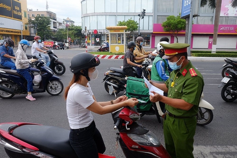 ha noi siet chat viec cap va su dung giay di duong trong thoi gian gian cach xa hoi