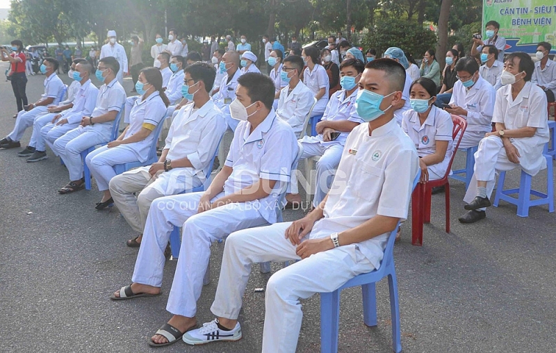 ninh thuan dua 40 tinh nguyen vien vao binh duong thanh pho ho chi minh ho tro phong chong dich covid 19