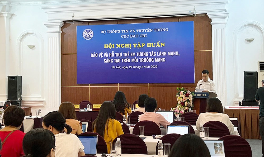 Tập huấn bảo vệ và hỗ trợ trẻ em tương tác lành mạnh, sáng tạo trên môi trường mạng