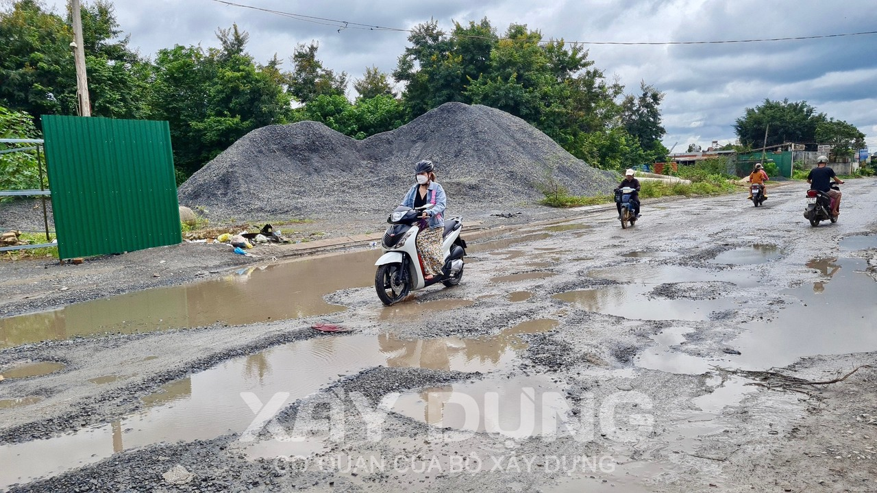 Đắk Lắk: Dự án đường trăm tỷ thi công với tốc độ “rùa bò”