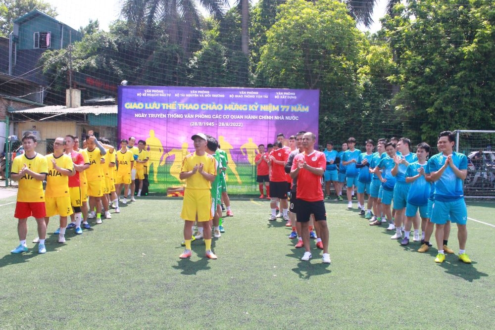 Sôi nổi Giải bóng đá chào mừng 77 năm Ngày truyền thống Văn phòng các cơ quan hành chính Nhà nước