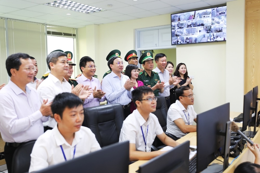 Quảng Ninh: Đảo Trần bừng sáng điện lưới quốc gia trước thềm Đại hội Đảng bộ tỉnh