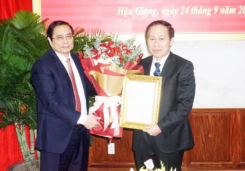 chuan y dong chi le tien chau giu chuc bi thu tinh uy hau giang