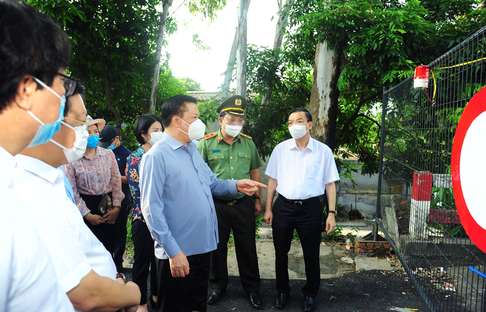 Bí thư Thành ủy Hà Nội Đinh Tiến Dũng: Tạo đồng thuận trong nhân dân để phân vùng phòng, chống dịch thật hiệu quả