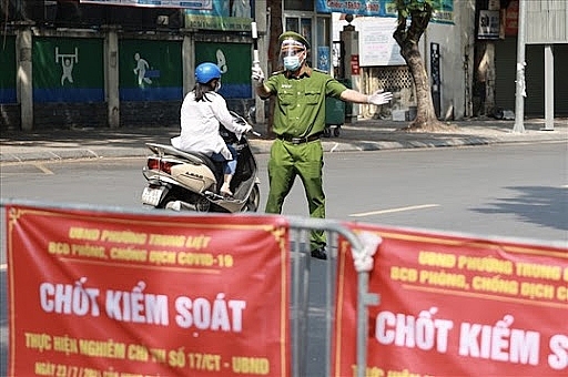 nhieu cong dan hien ke chong dich cho ha noi