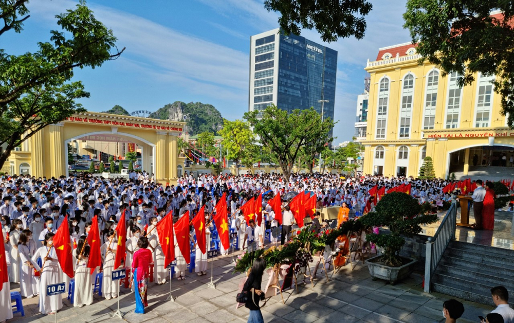 quang ninh truong so khang trang buoc vao nam hoc moi