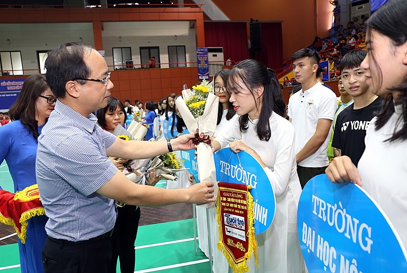 gan 1000 van dong vien tham gia giai cau long hoc sinh sinh vien thanh pho ha noi mo rong