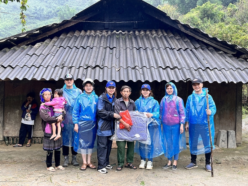 doan thanh nien vien vat lieu xay dung voi nhieu hoat dong thien nguyen tai yen bai