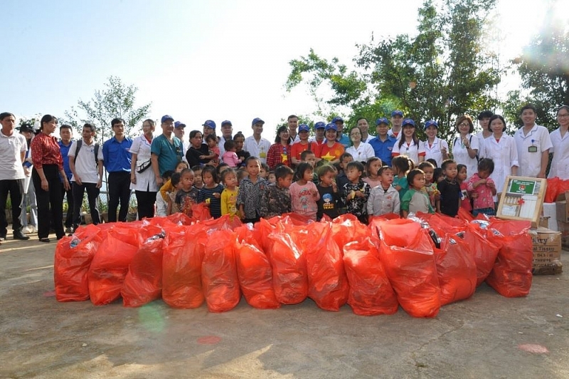 doan thanh nien vien vat lieu xay dung voi nhieu hoat dong thien nguyen tai yen bai